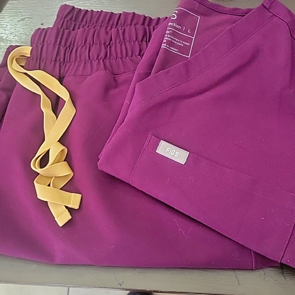 Womens Figs scrub set - Deep Purple